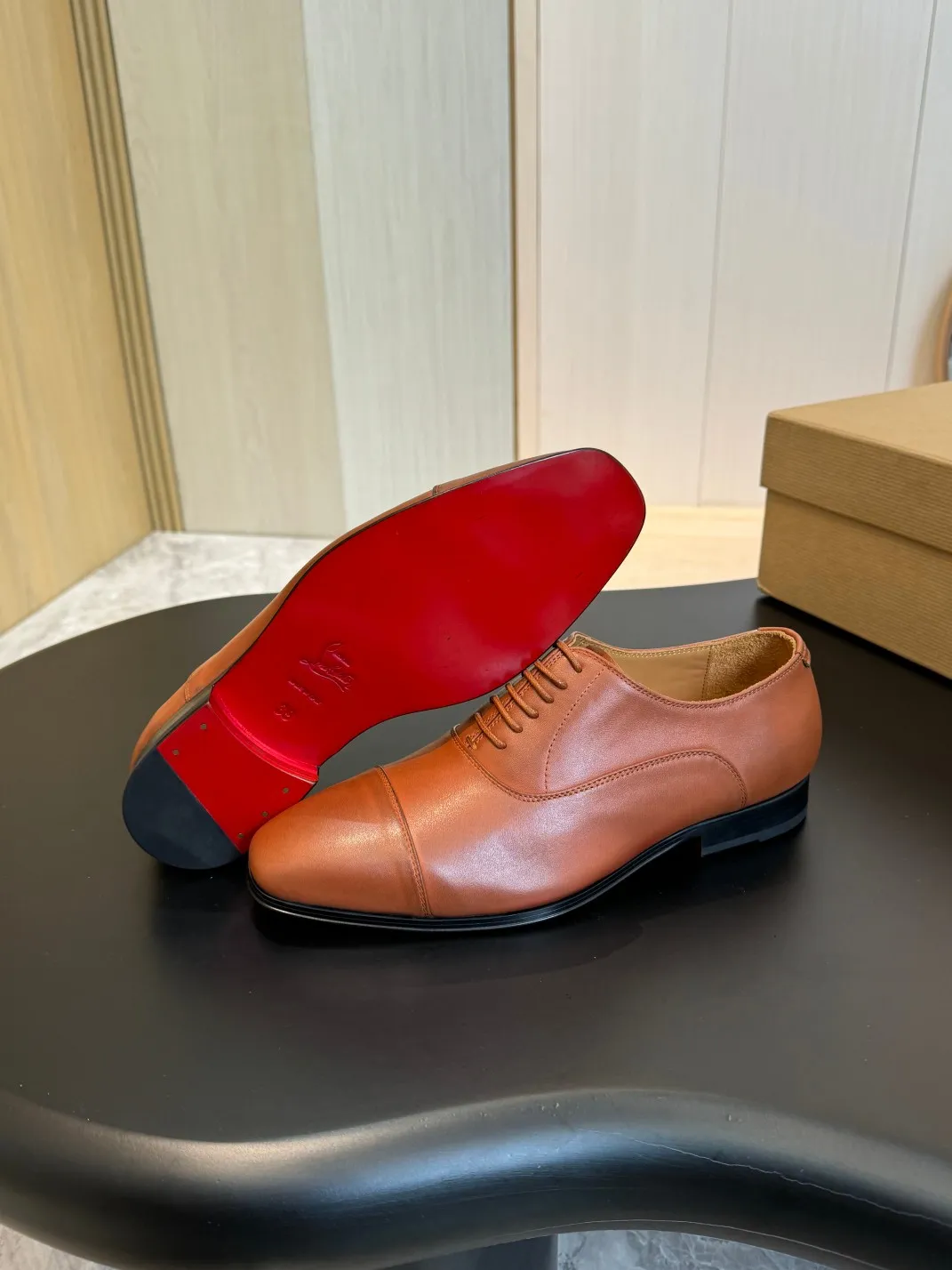 💰960 Christia*.Loubouti* high-end men's business formal leather shoes, original genuine cowhide red sole, imported Italian cowhide outsole, first-layer cowhide, water-dyed cowhide lining, high-end luxury. Size: 39-44 (customized at 38.45.46)✅